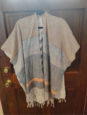 Loft outlet ponch shawl - 100% acrylic soft One Size fringe